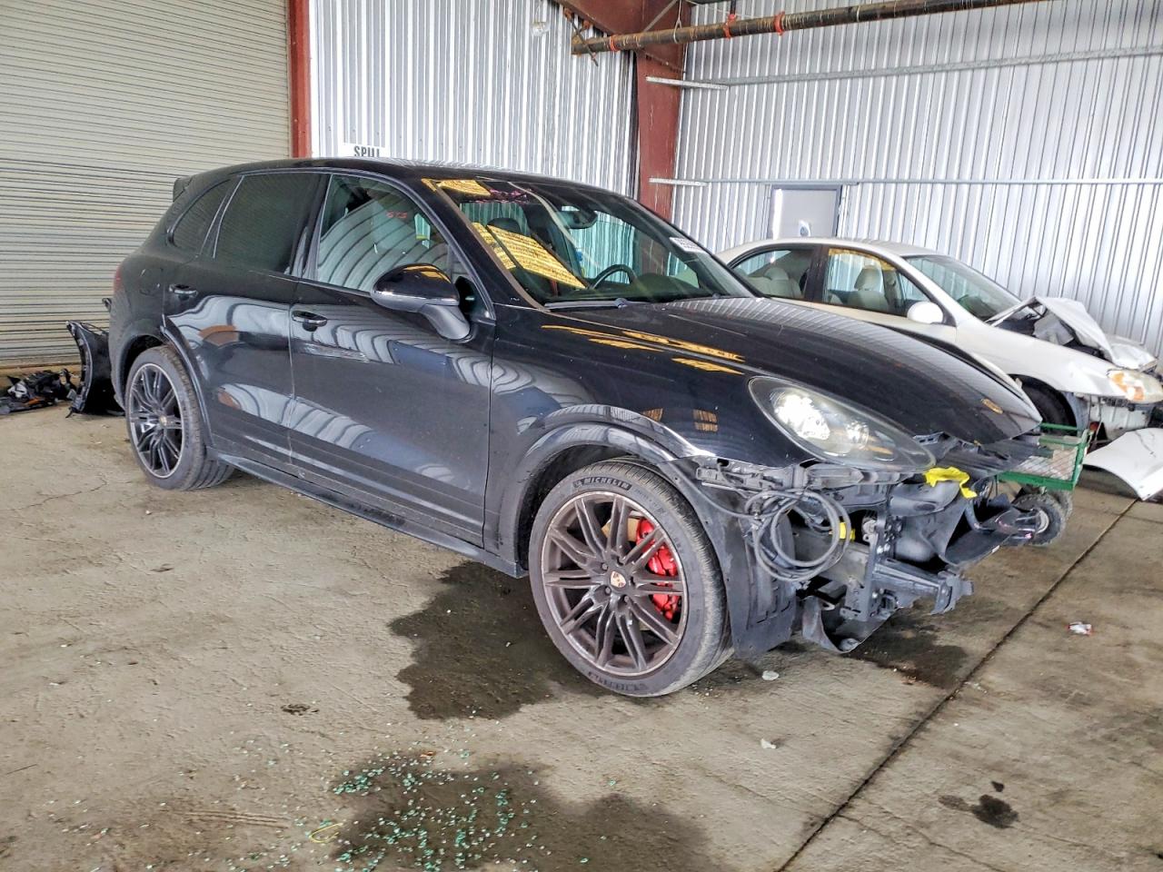 2013 PORSCHE CAYENNE GTS photo 4