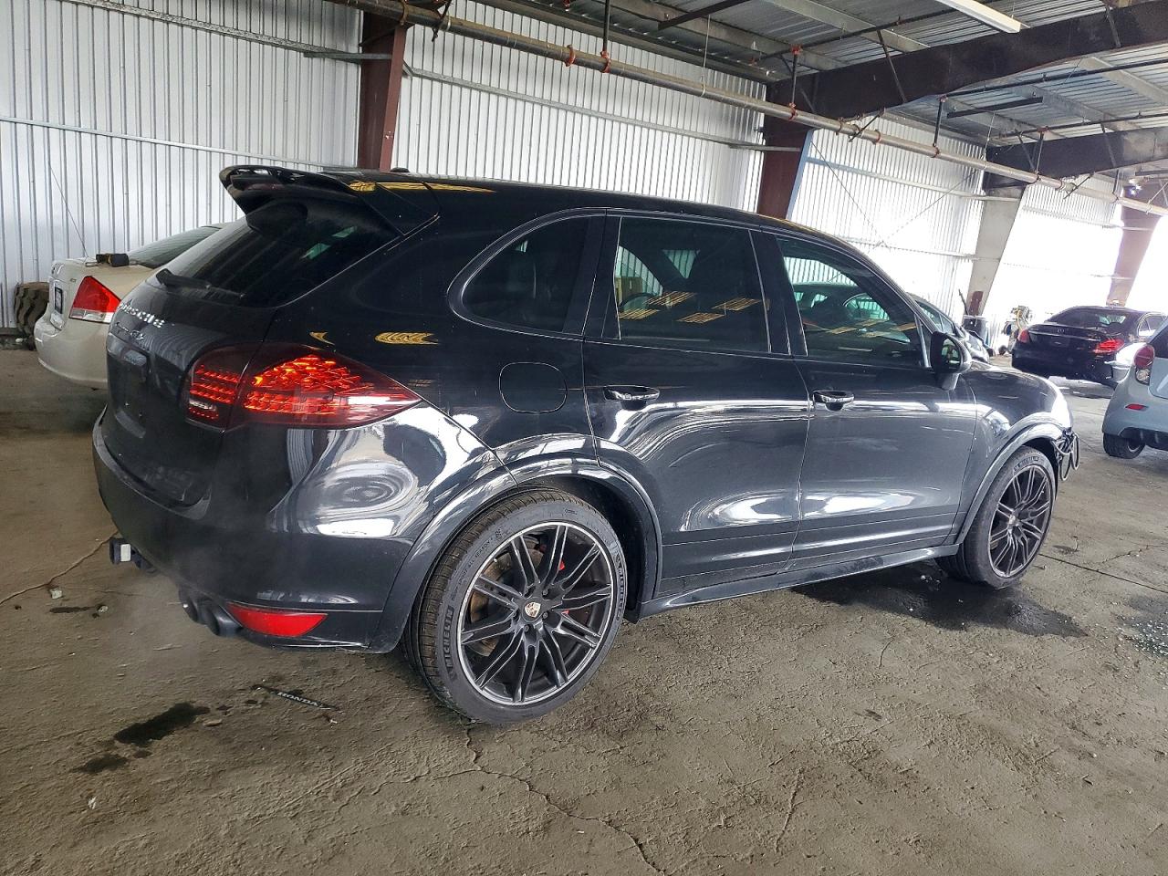 2013 PORSCHE CAYENNE GTS photo 3
