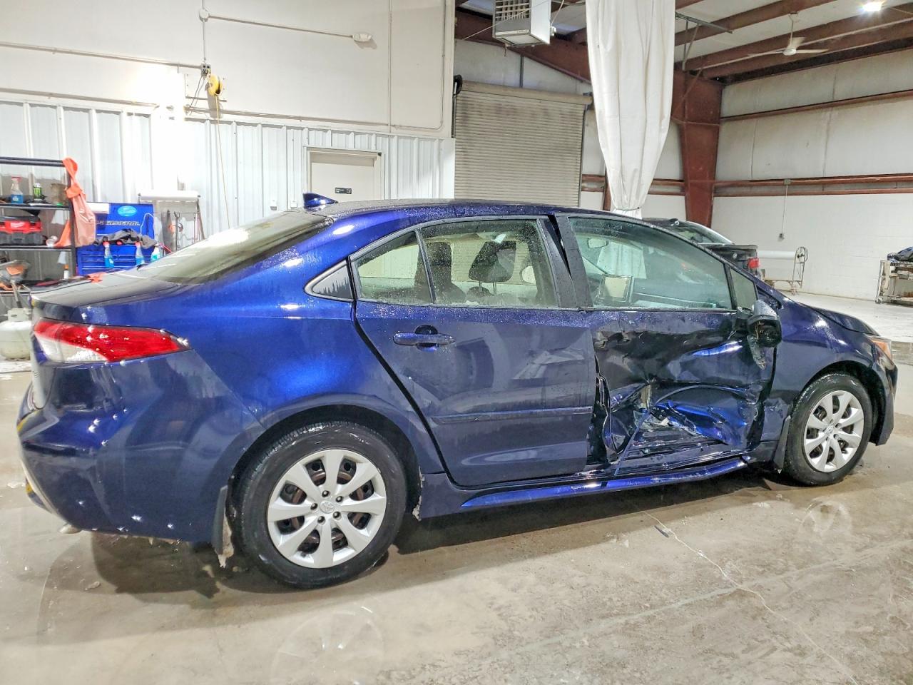 2021 TOYOTA COROLLA LE photo 3