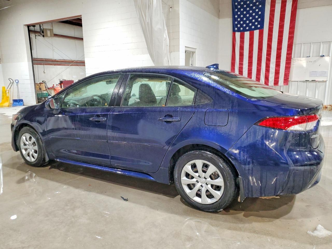 2021 TOYOTA COROLLA LE photo 2