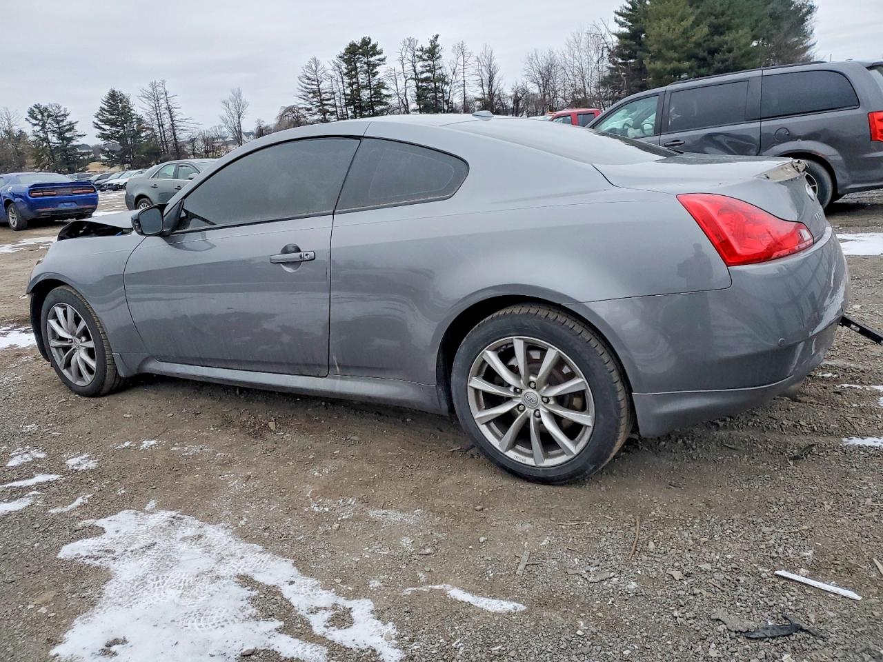 2012 INFINITI G37 photo 2