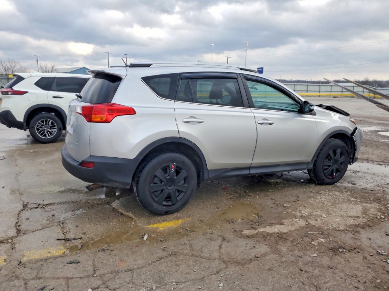 2015 TOYOTA RAV4 LE photo 3