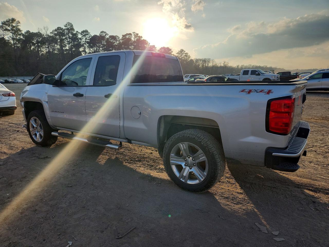 2016 CHEVROLET SILVERADO K1500 CUSTOM photo 2