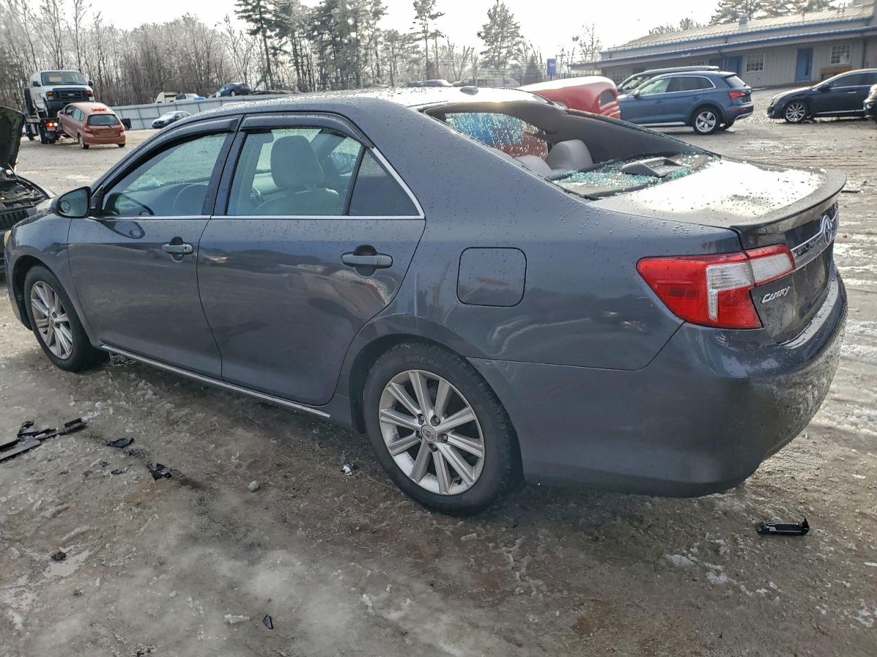 2012 TOYOTA CAMRY SE photo 3