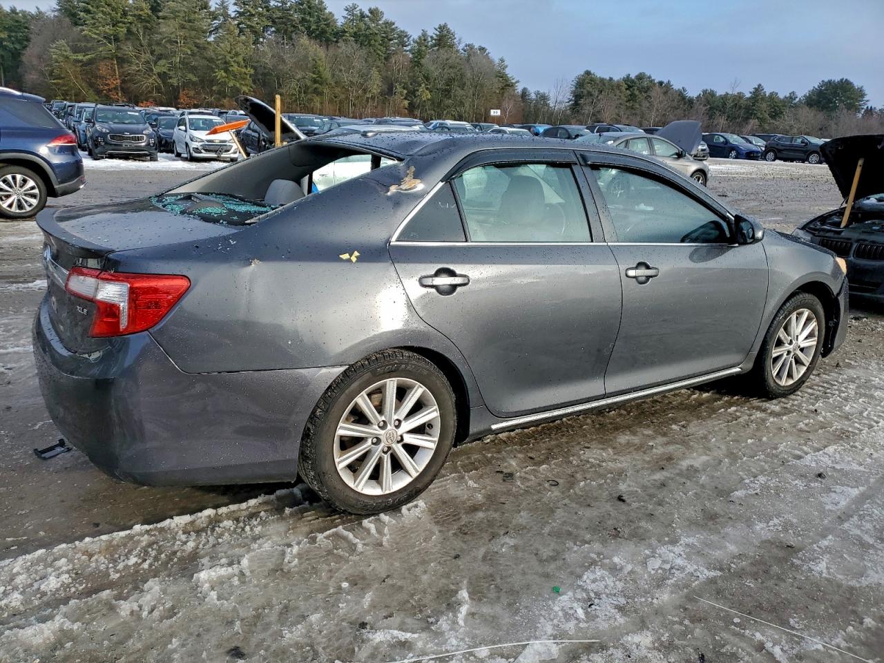 2012 TOYOTA CAMRY SE photo 5
