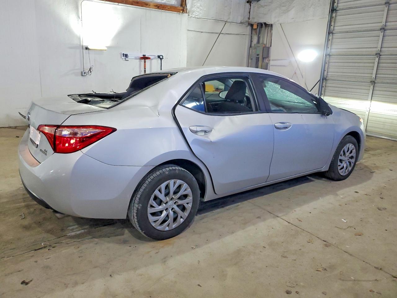 2018 TOYOTA COROLLA L photo 3