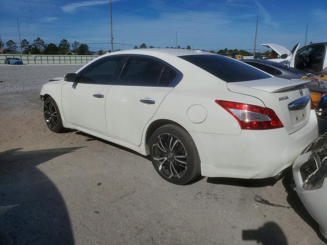 2010 NISSAN MAXIMA S photo 2