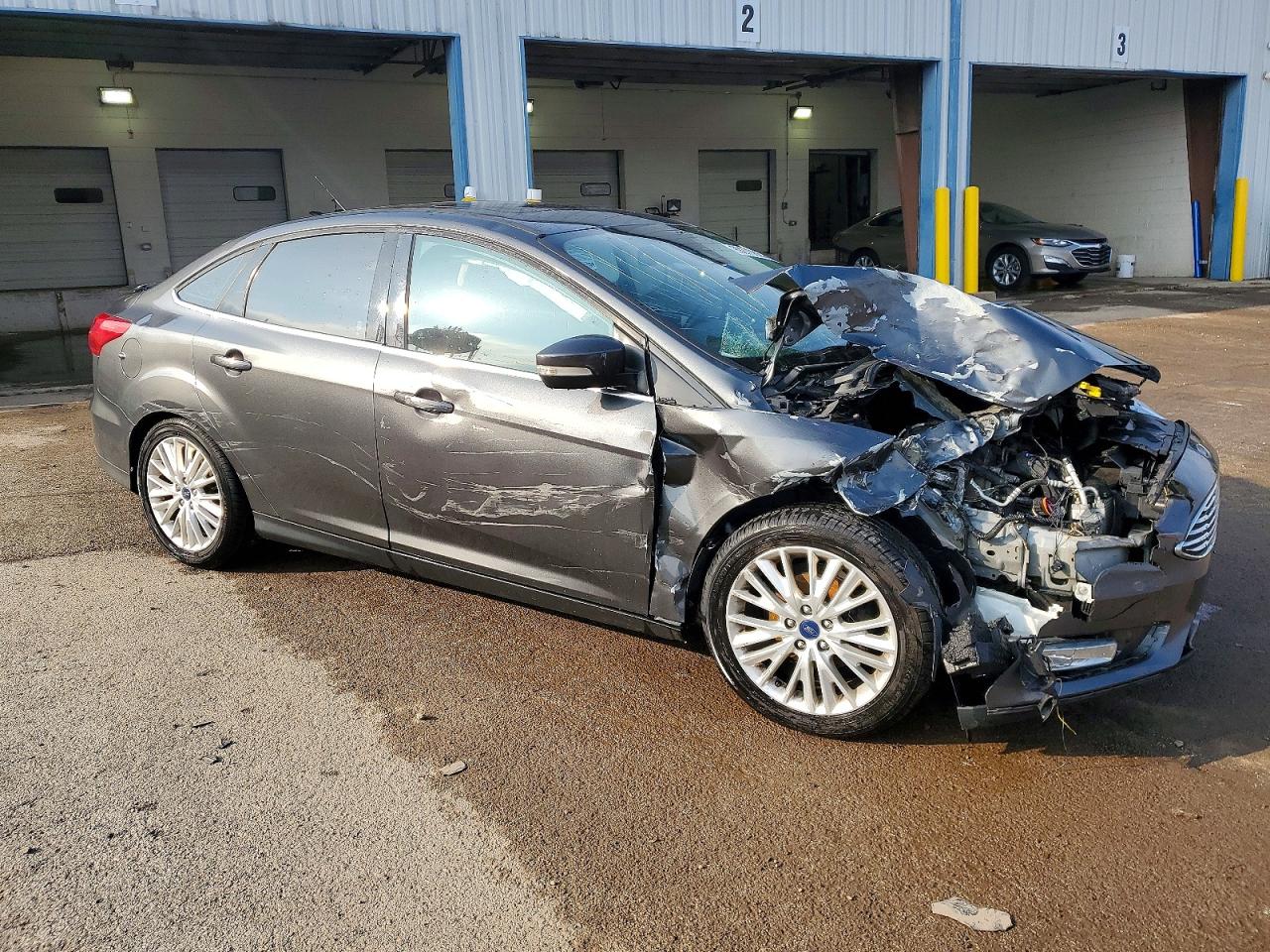 2017 FORD FOCUS TITANIUM photo 4