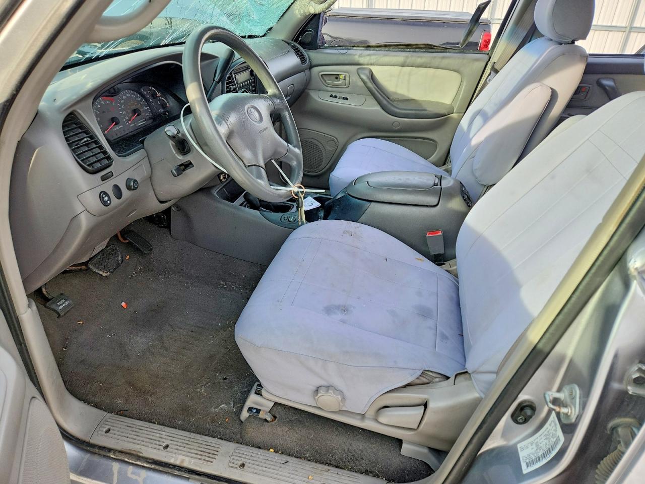 2001 TOYOTA SEQUOIA SR5 photo 7
