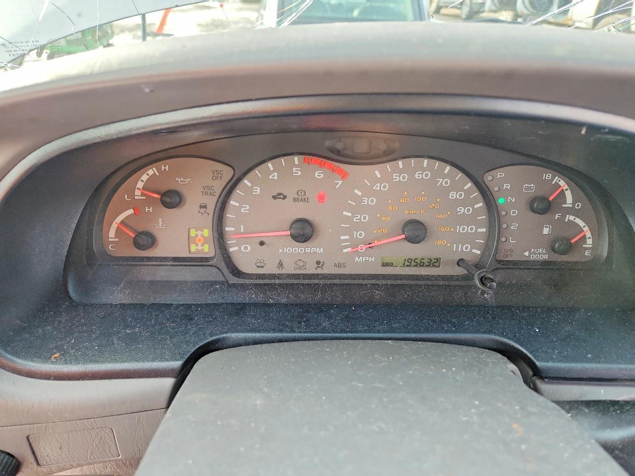 2001 TOYOTA SEQUOIA SR5 photo 9