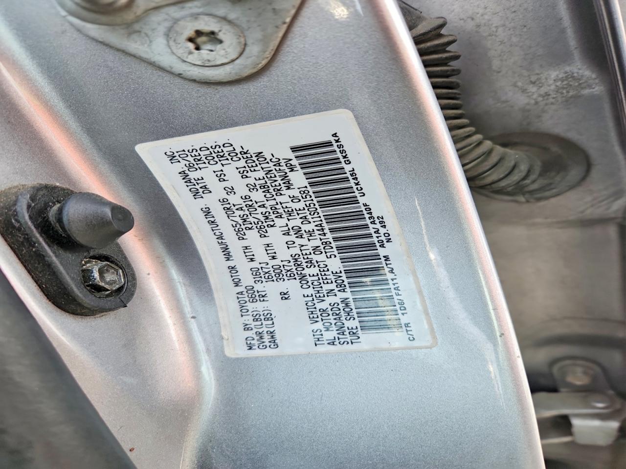 2001 TOYOTA SEQUOIA SR5 photo 12
