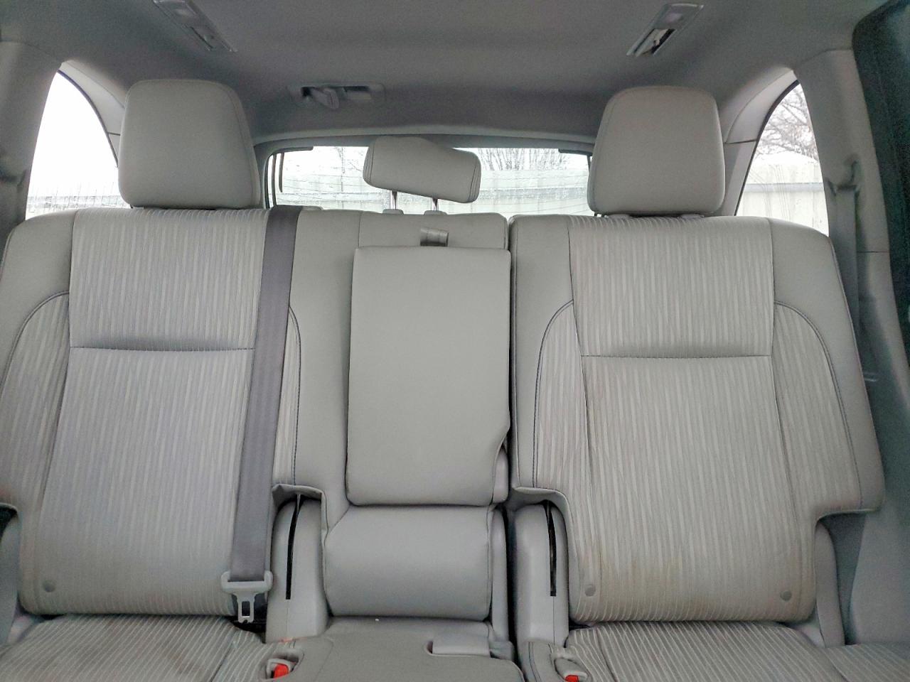 2016 TOYOTA HIGHLANDER LE photo 10