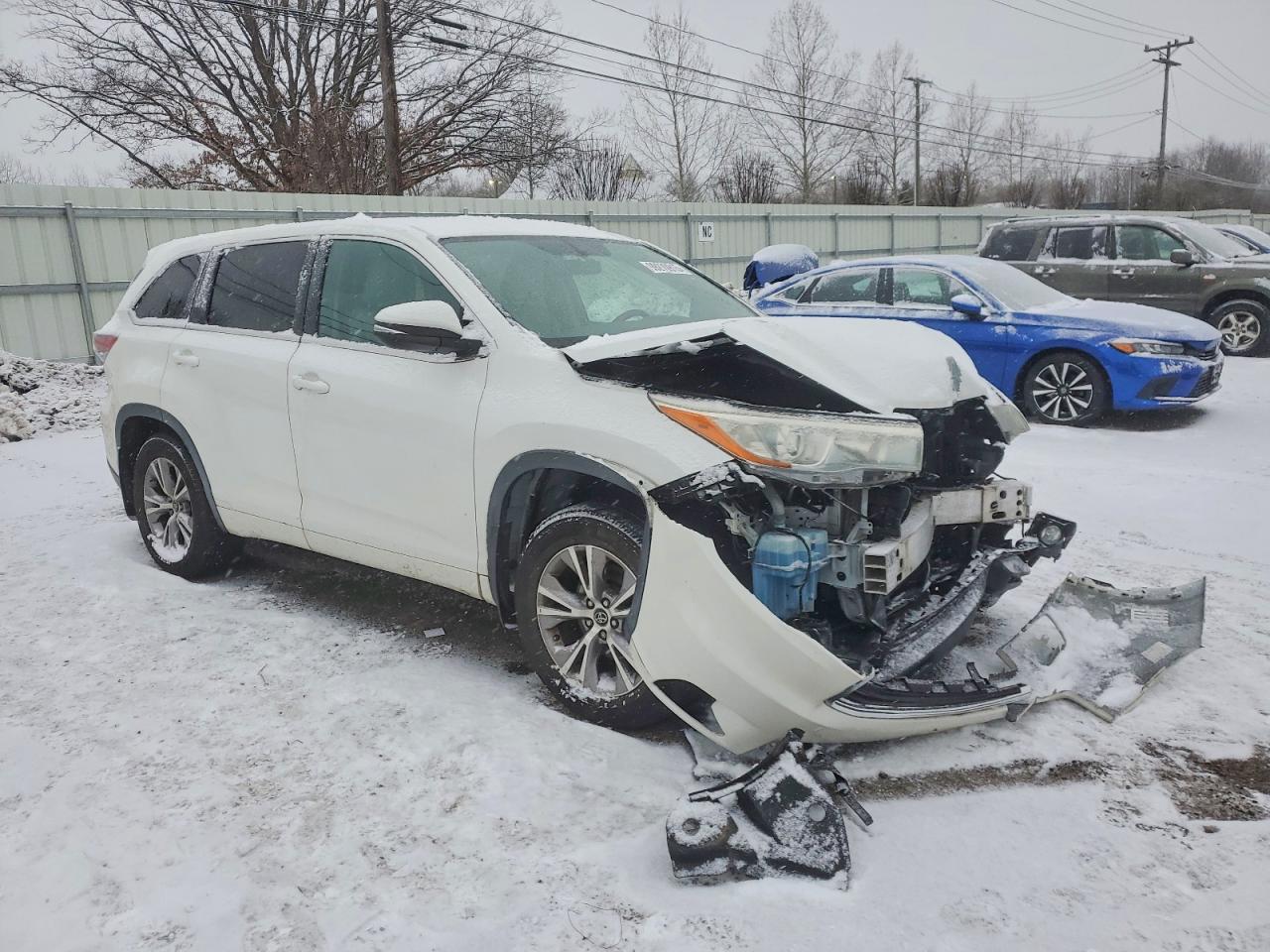 2016 TOYOTA HIGHLANDER LE photo 4