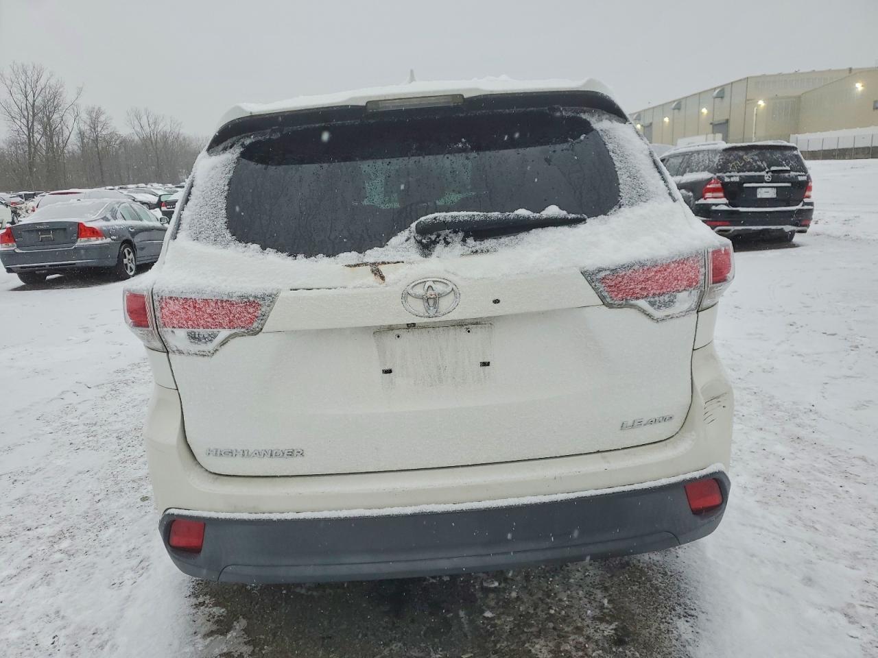 2016 TOYOTA HIGHLANDER LE photo 6