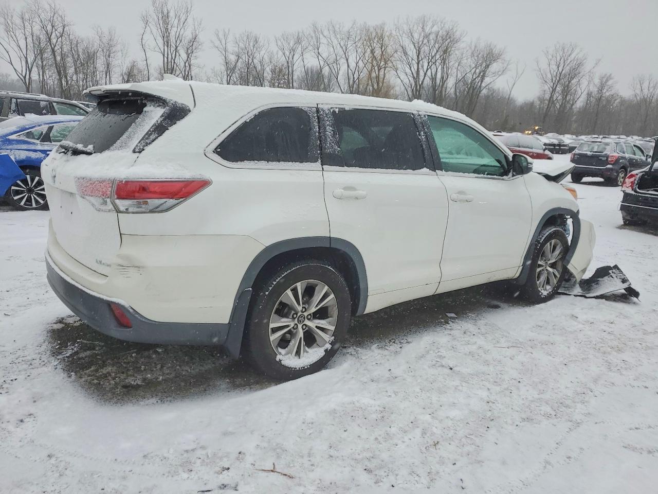 2016 TOYOTA HIGHLANDER LE photo 3