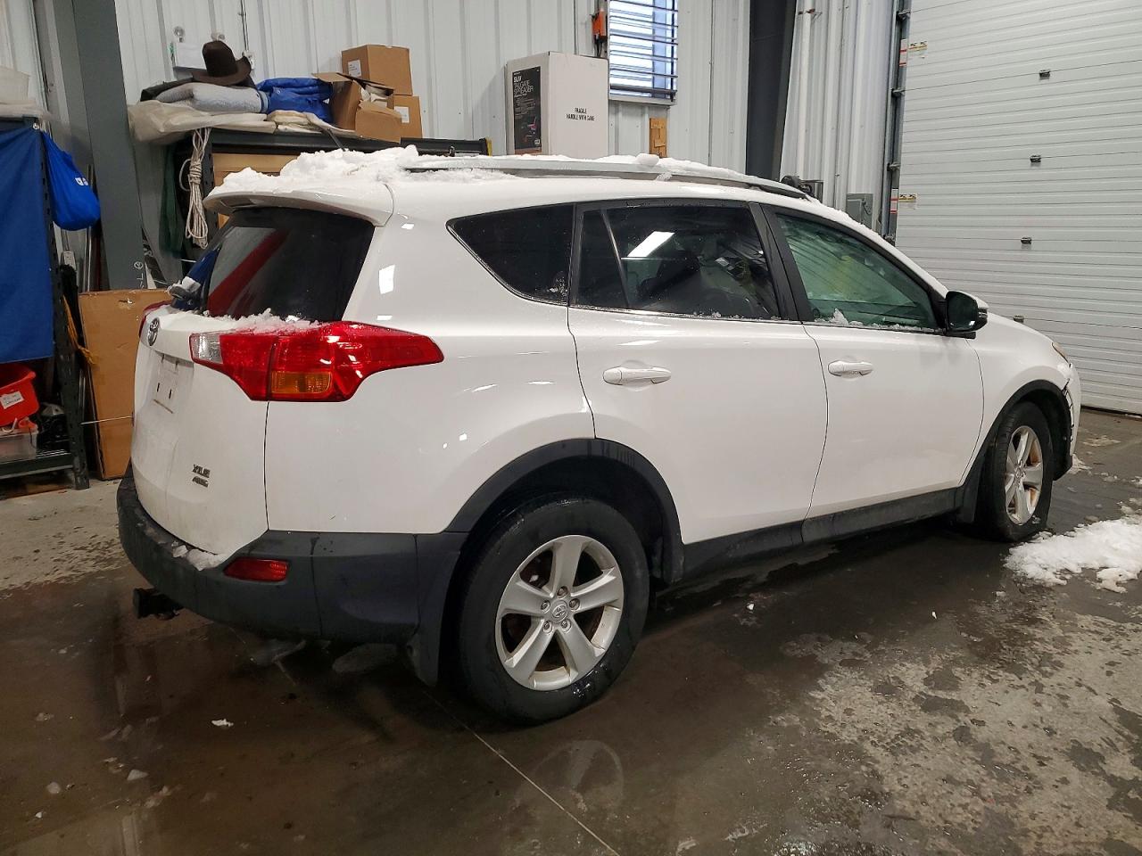 2013 TOYOTA RAV4 XLE photo 3