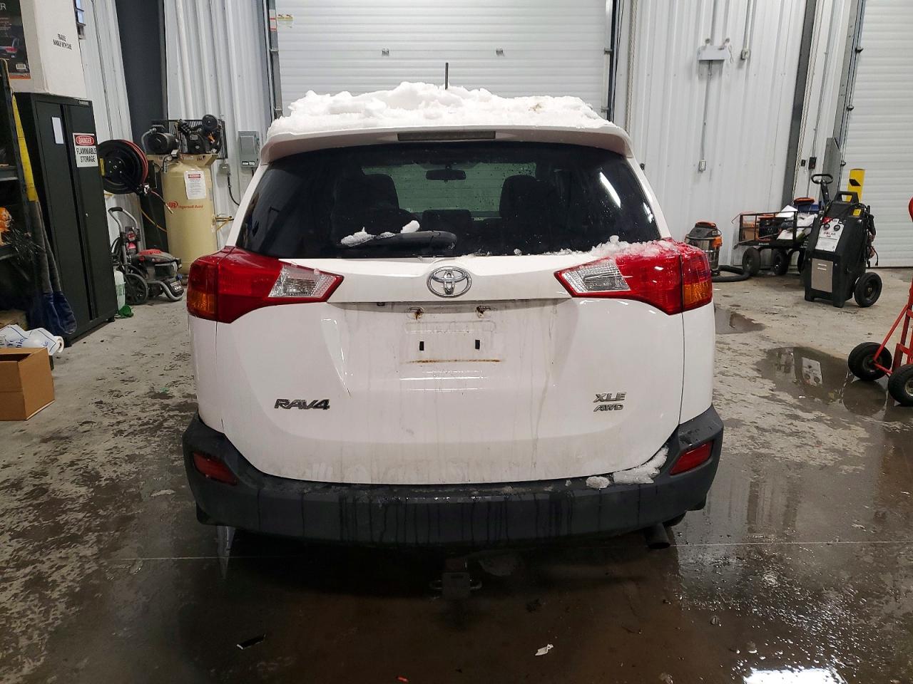 2013 TOYOTA RAV4 XLE photo 6