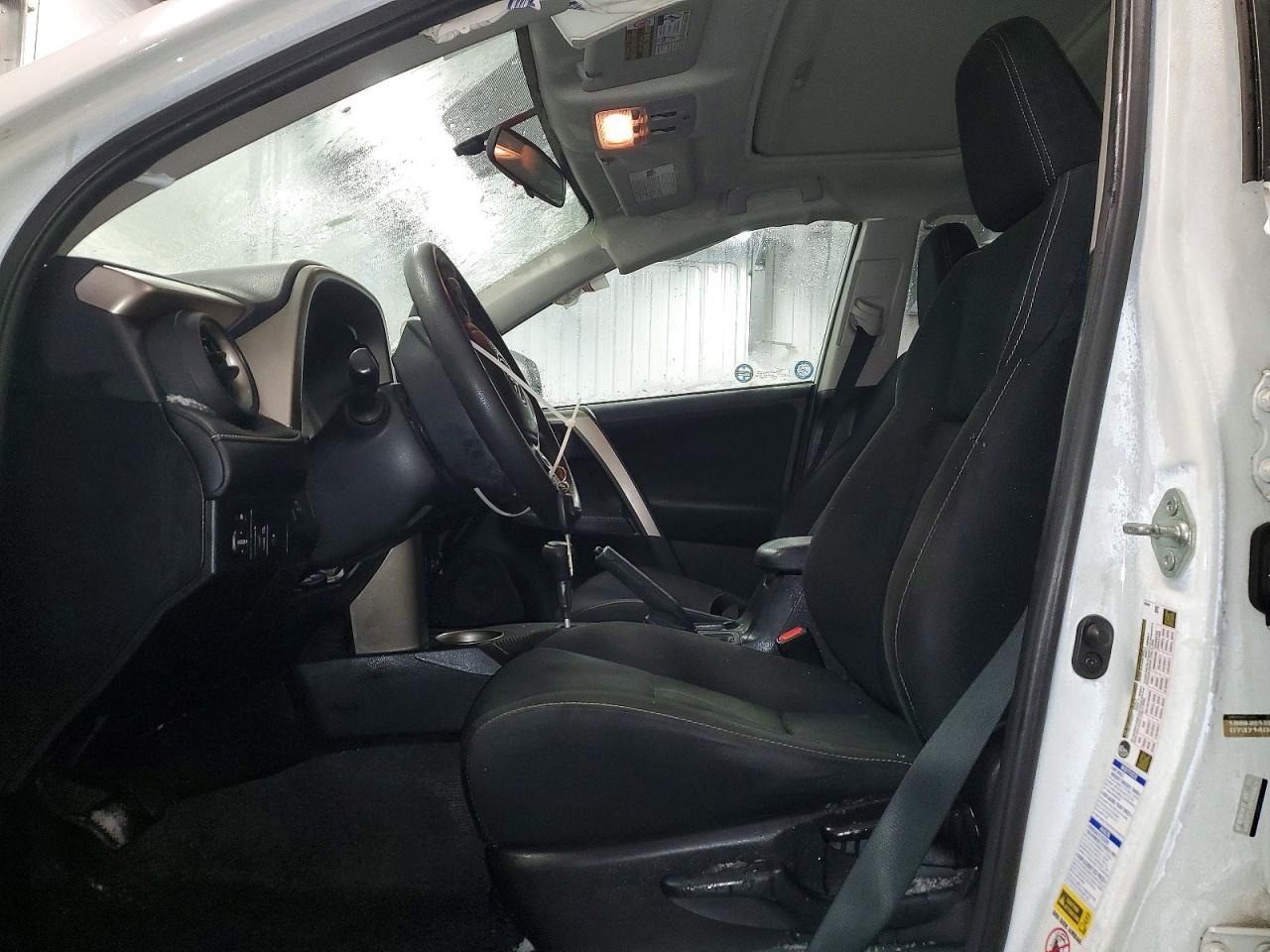 2013 TOYOTA RAV4 XLE photo 7