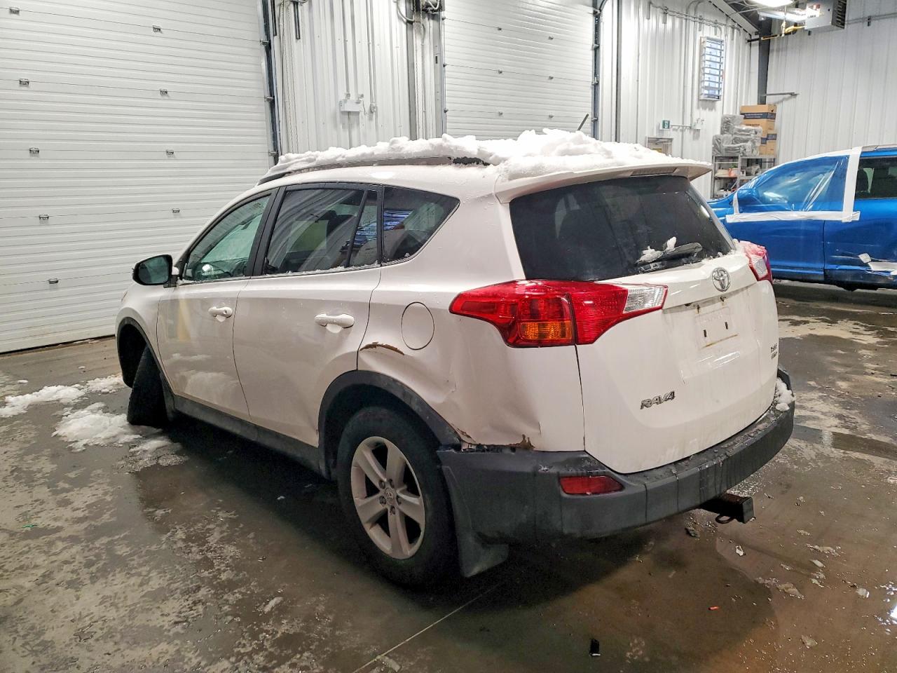 2013 TOYOTA RAV4 XLE photo 2