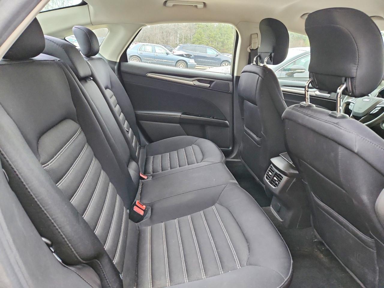 2015 FORD FUSION SE photo 19