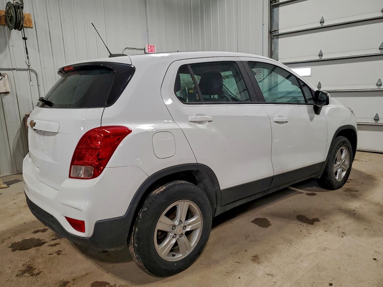 2017 CHEVROLET TRAX LS photo 3