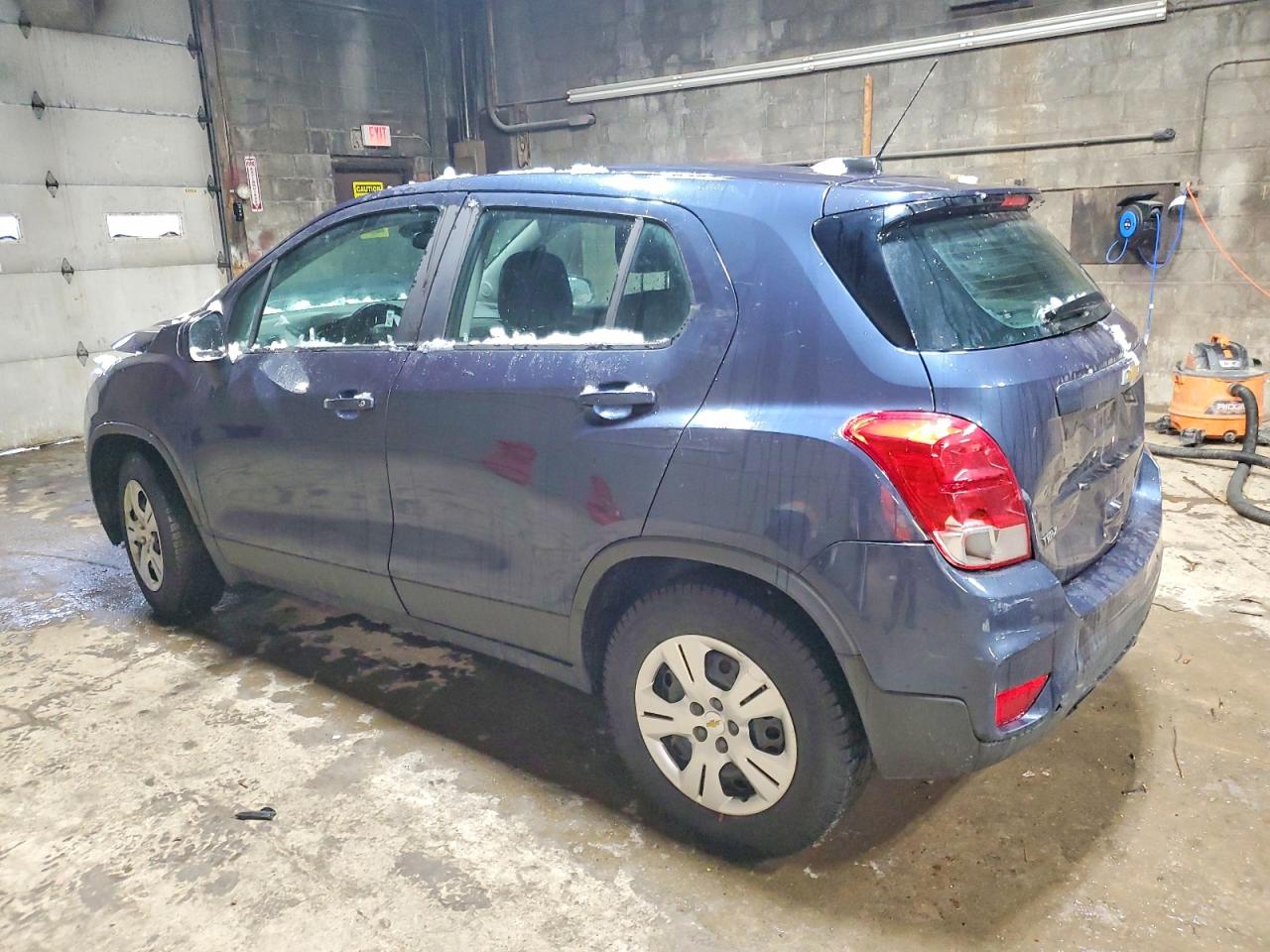 2018 CHEVROLET TRAX LS photo 2