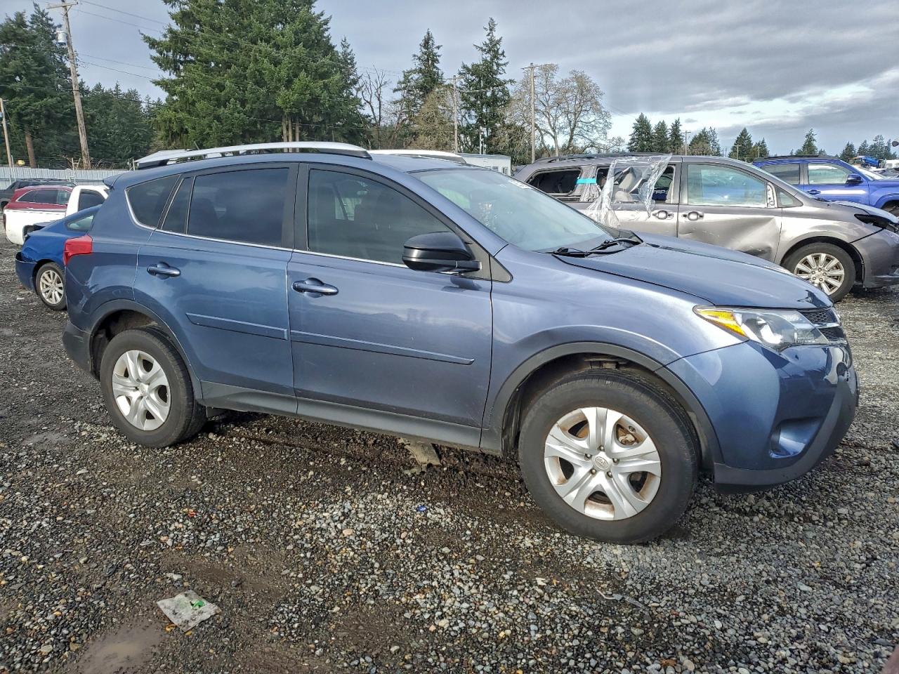 2014 TOYOTA RAV4 LE photo 4