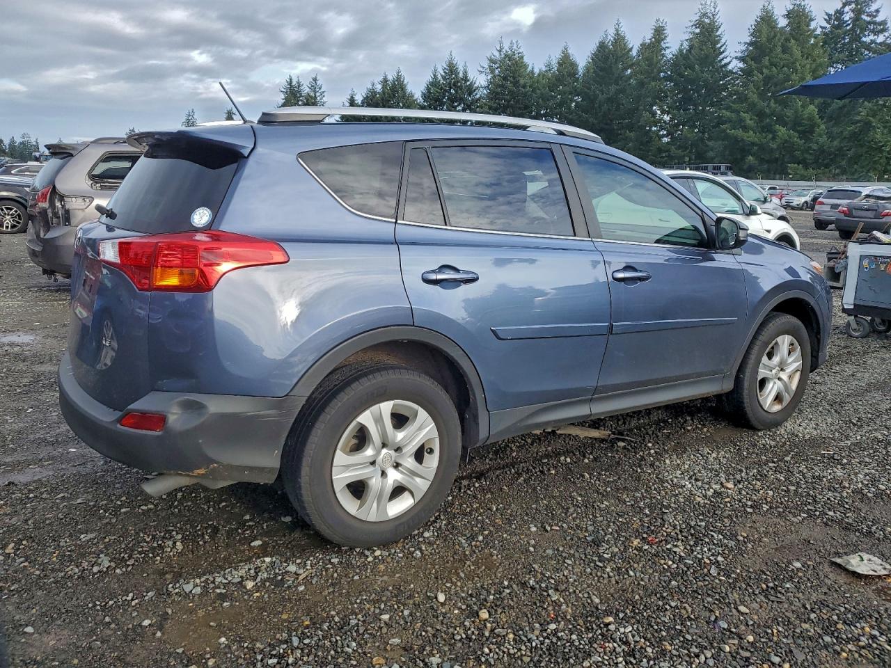 2014 TOYOTA RAV4 LE photo 3