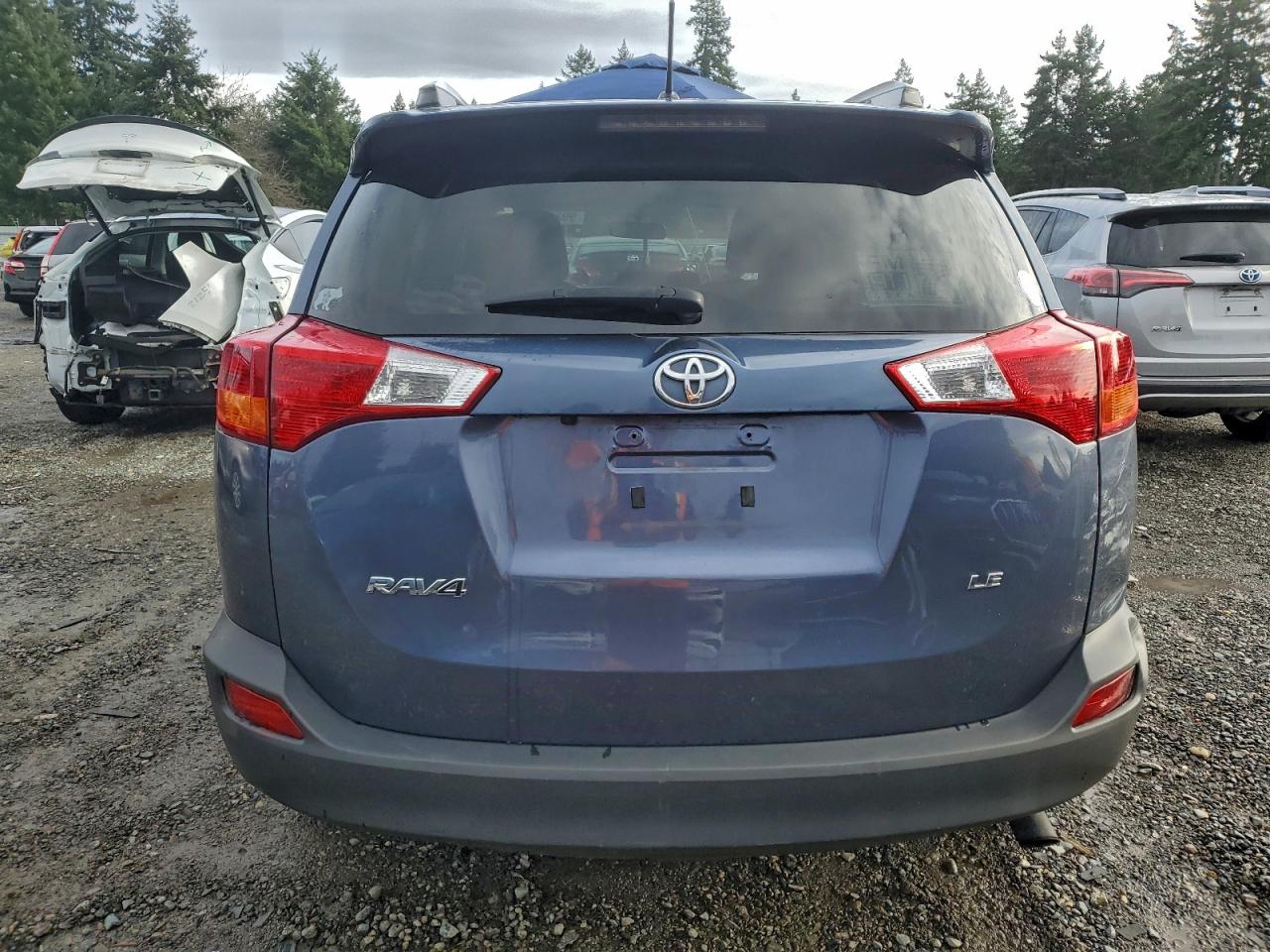 2014 TOYOTA RAV4 LE photo 6