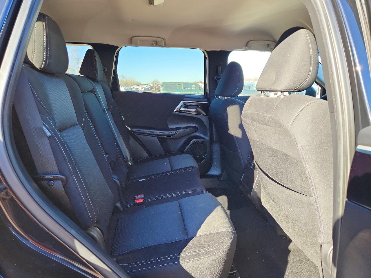 2024 MITSUBISHI OUTLANDER ES photo 11