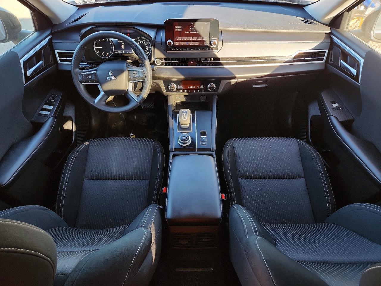 2024 MITSUBISHI OUTLANDER ES photo 8