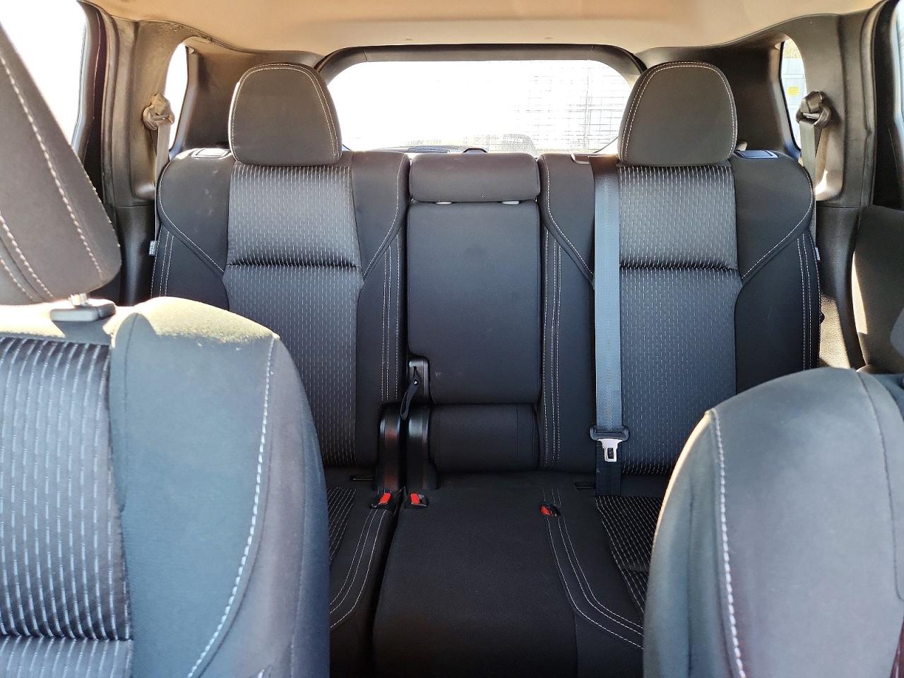 2024 MITSUBISHI OUTLANDER ES photo 10