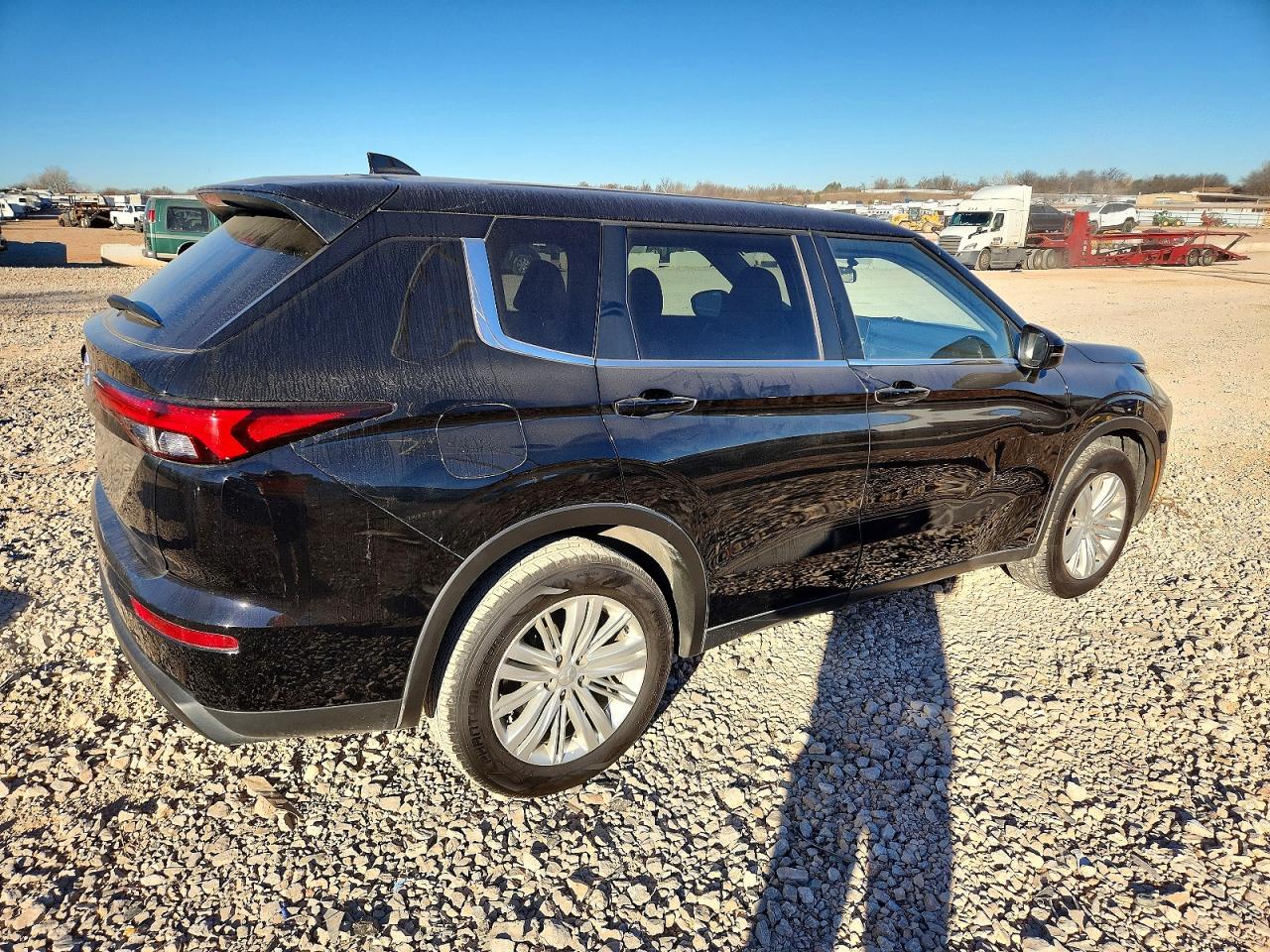 2024 MITSUBISHI OUTLANDER ES photo 3