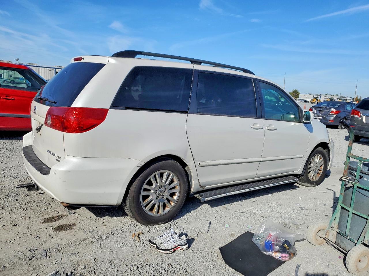 2007 TOYOTA SIENNA XLE photo 3