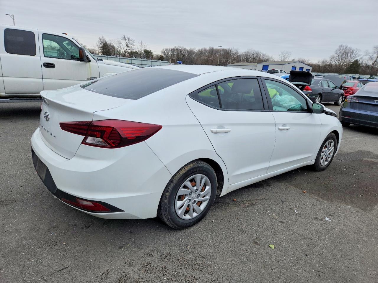 2020 HYUNDAI ELANTRA SE photo 5