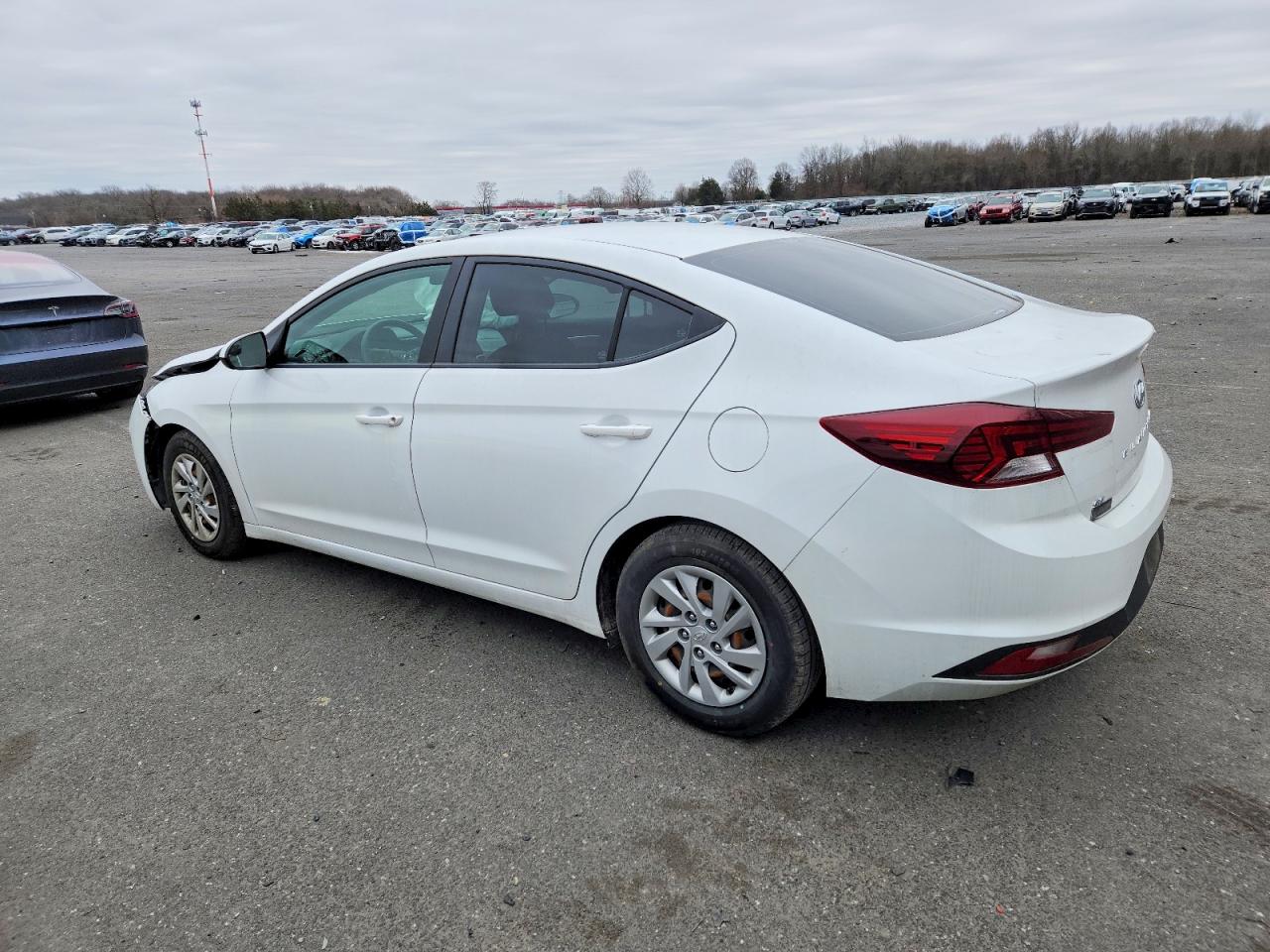 2020 HYUNDAI ELANTRA SE photo 3