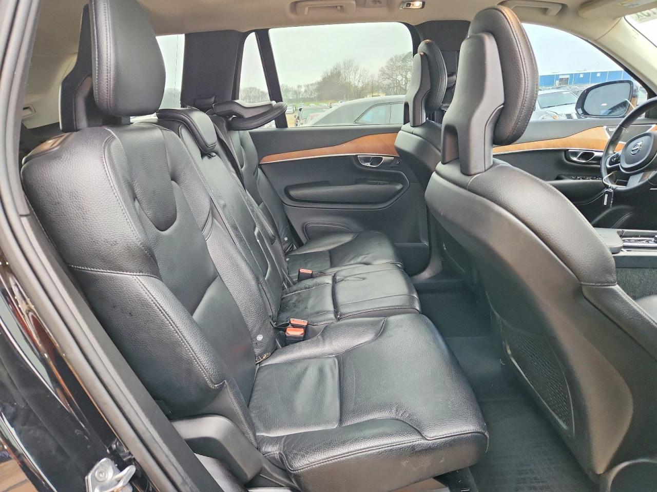 2021 VOLVO XC90 T6 MOMENTUM photo 11