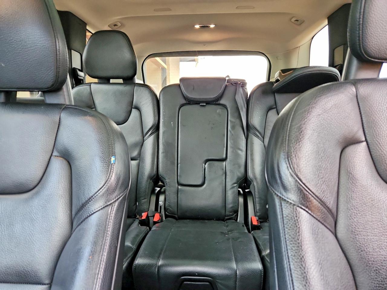2021 VOLVO XC90 T6 MOMENTUM photo 10