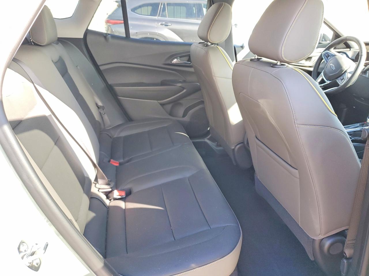 2025 CHEVROLET TRAX ACTIV photo 11