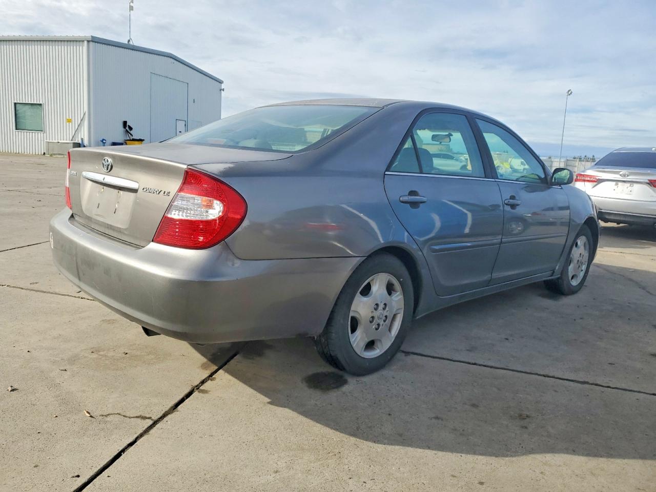 2003 TOYOTA CAMRY LE photo 3