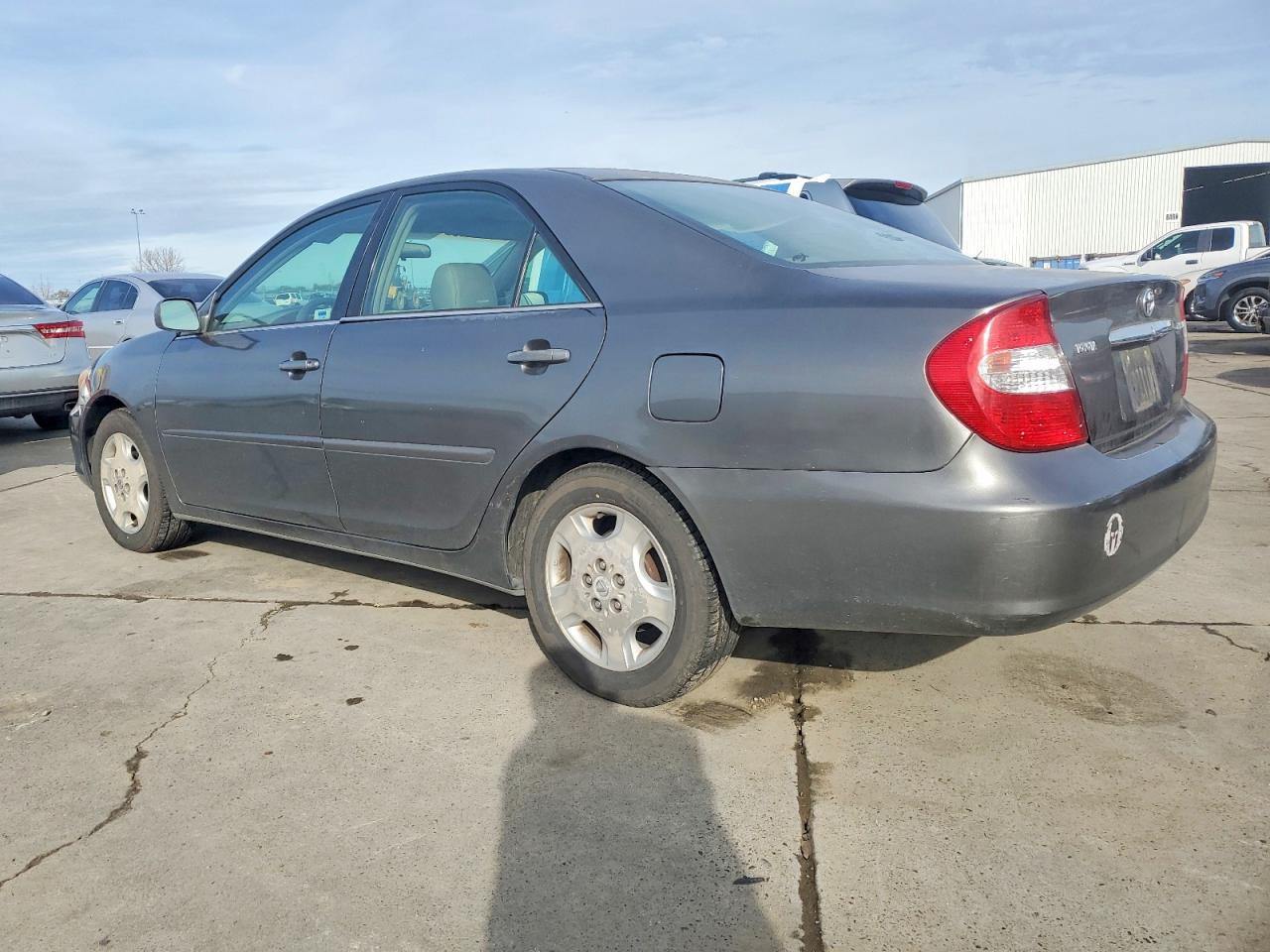 2003 TOYOTA CAMRY LE photo 2