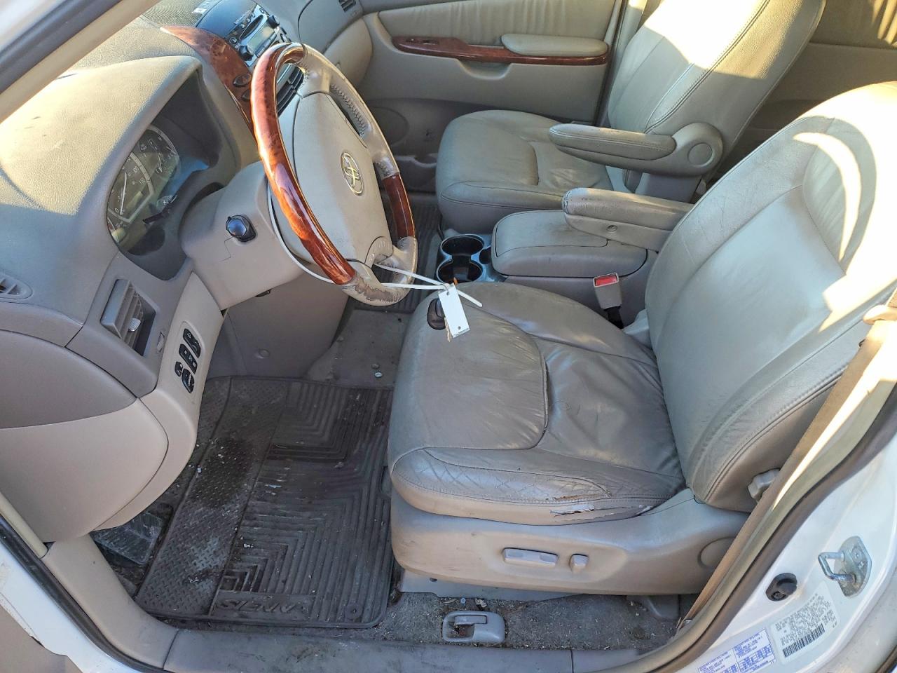 2004 TOYOTA SIENNA XLE photo 7