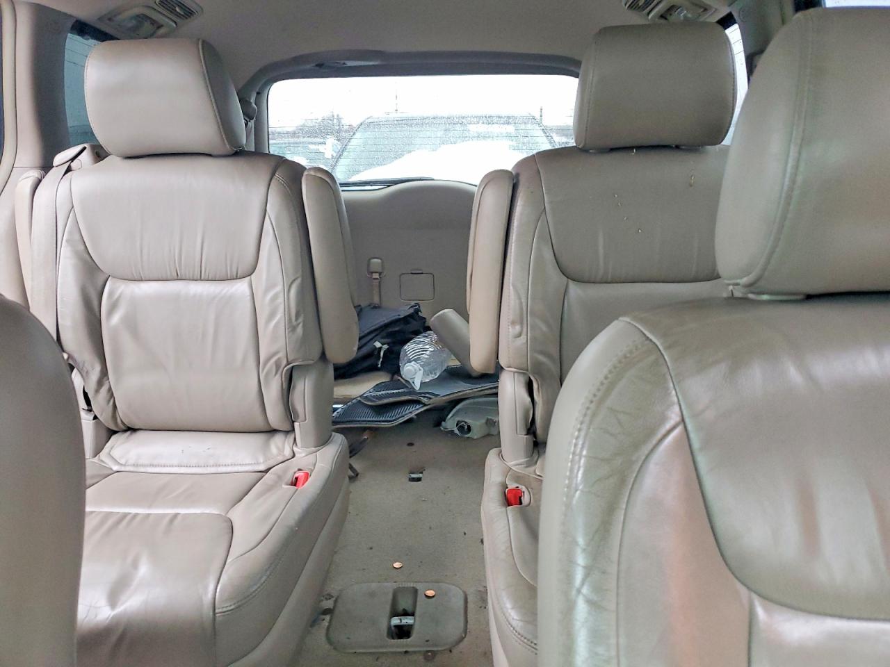2004 TOYOTA SIENNA XLE photo 10