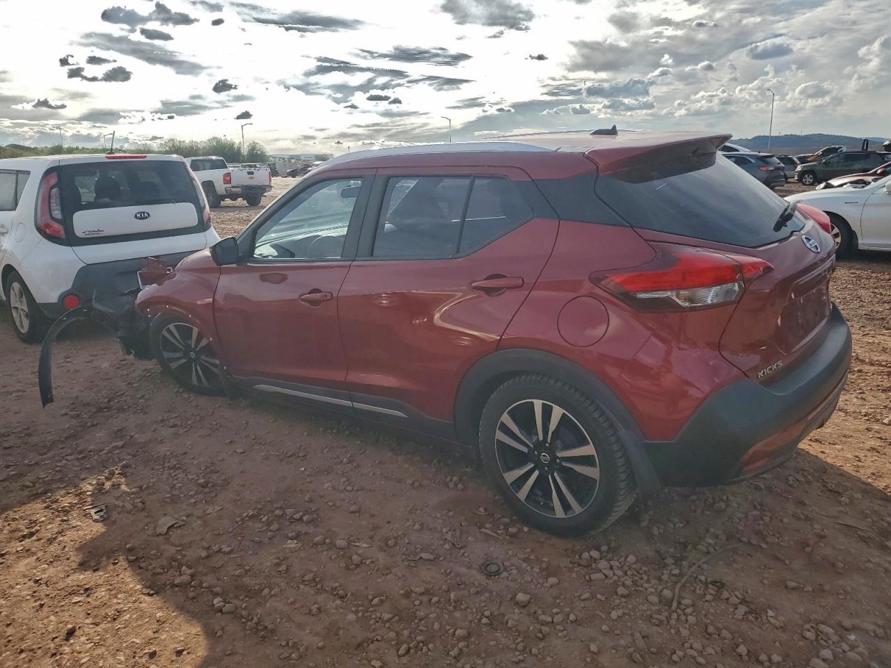 2018 NISSAN KICKS S photo 2