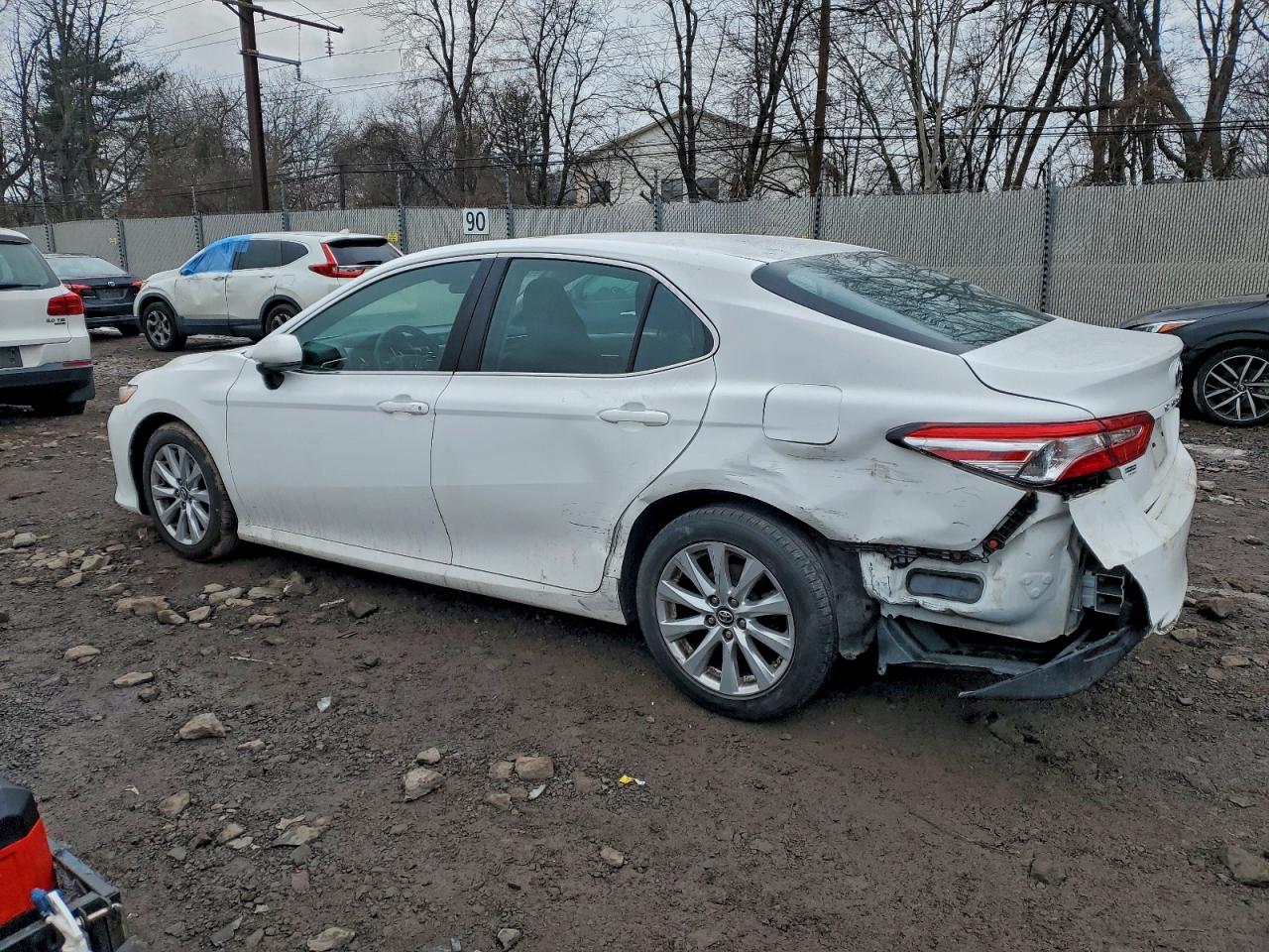 2018 TOYOTA CAMRY L photo 2