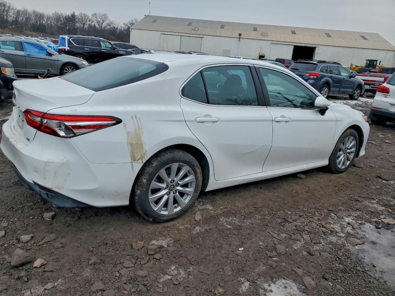 2018 TOYOTA CAMRY L photo 3