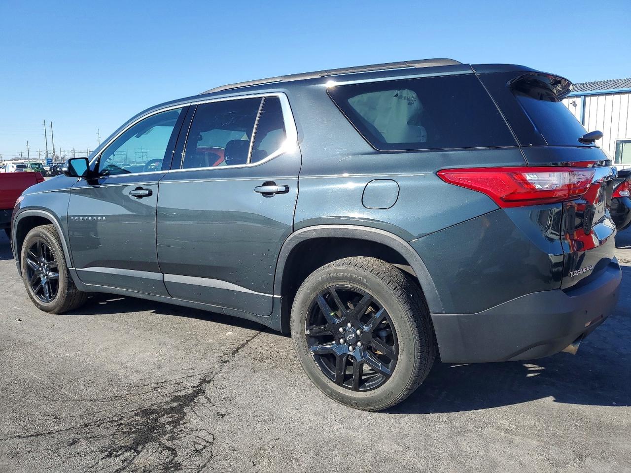 2020 CHEVROLET TRAVERSE LT photo 2