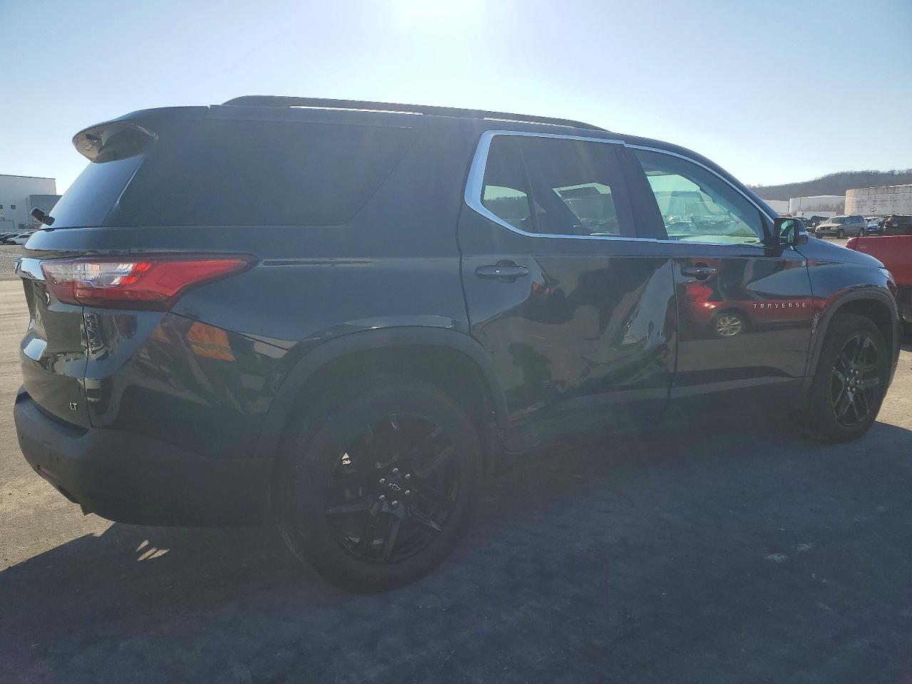 2020 CHEVROLET TRAVERSE LT photo 3