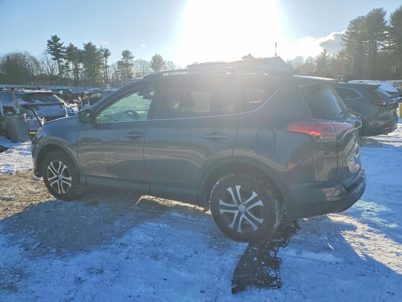 2018 TOYOTA RAV4 LE photo 2
