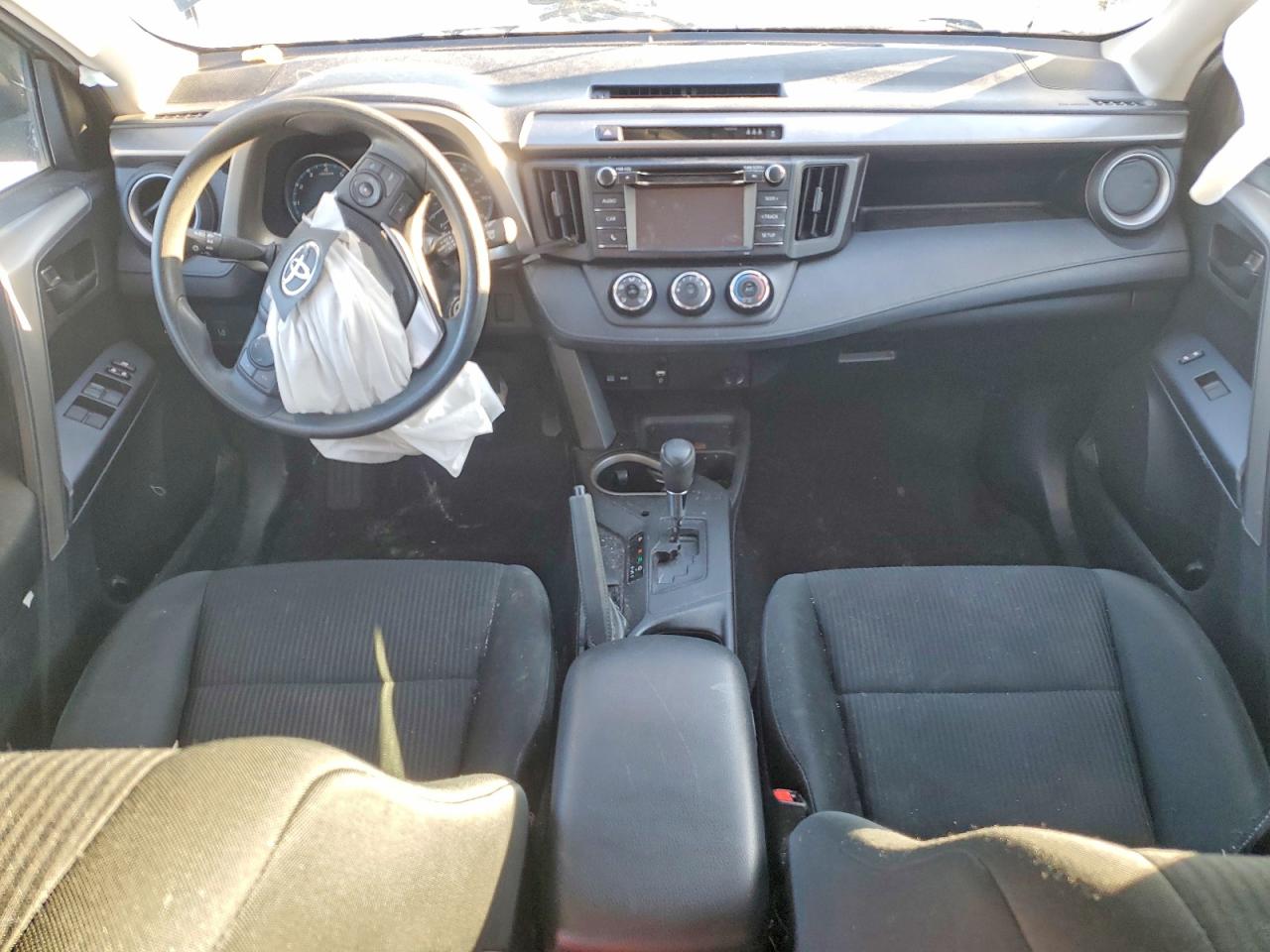 2018 TOYOTA RAV4 LE photo 8
